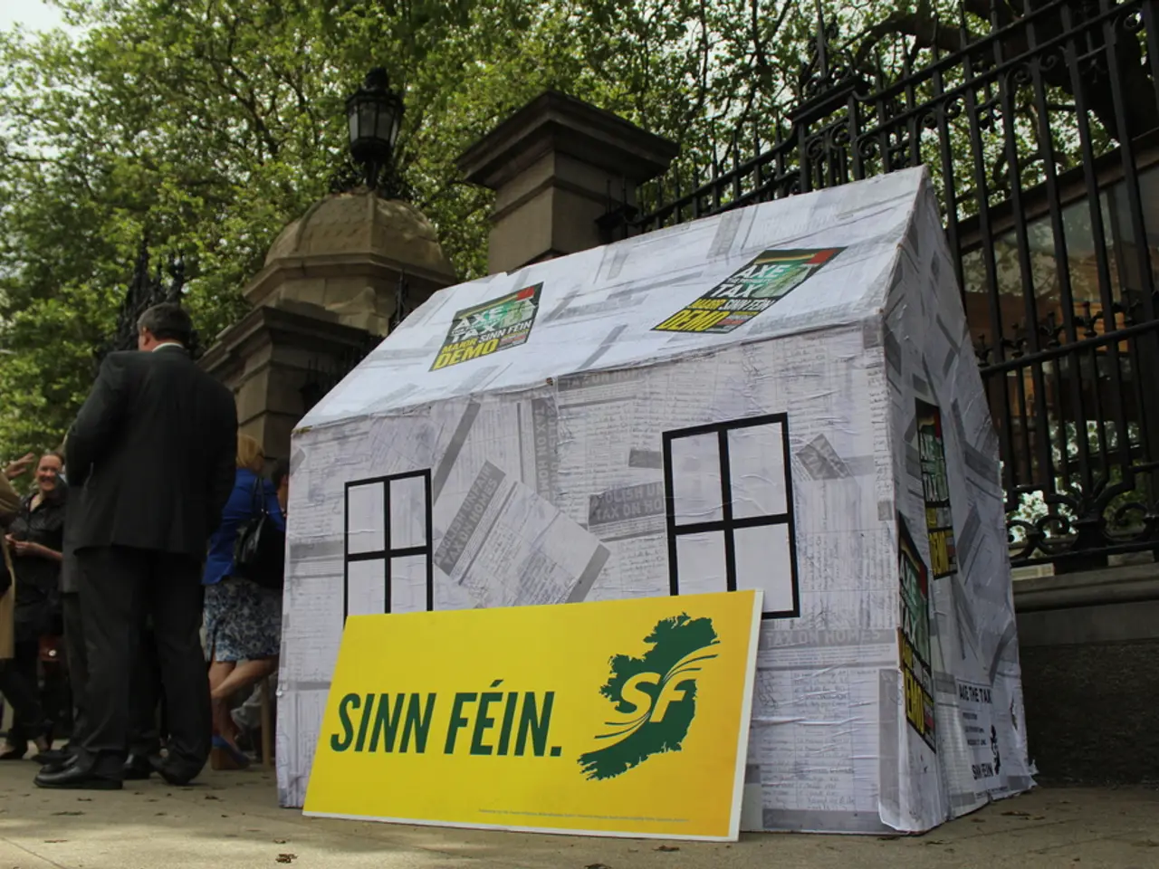 Cost-Effective Rental Services for Virtual Reality Experiences at Any Gathering