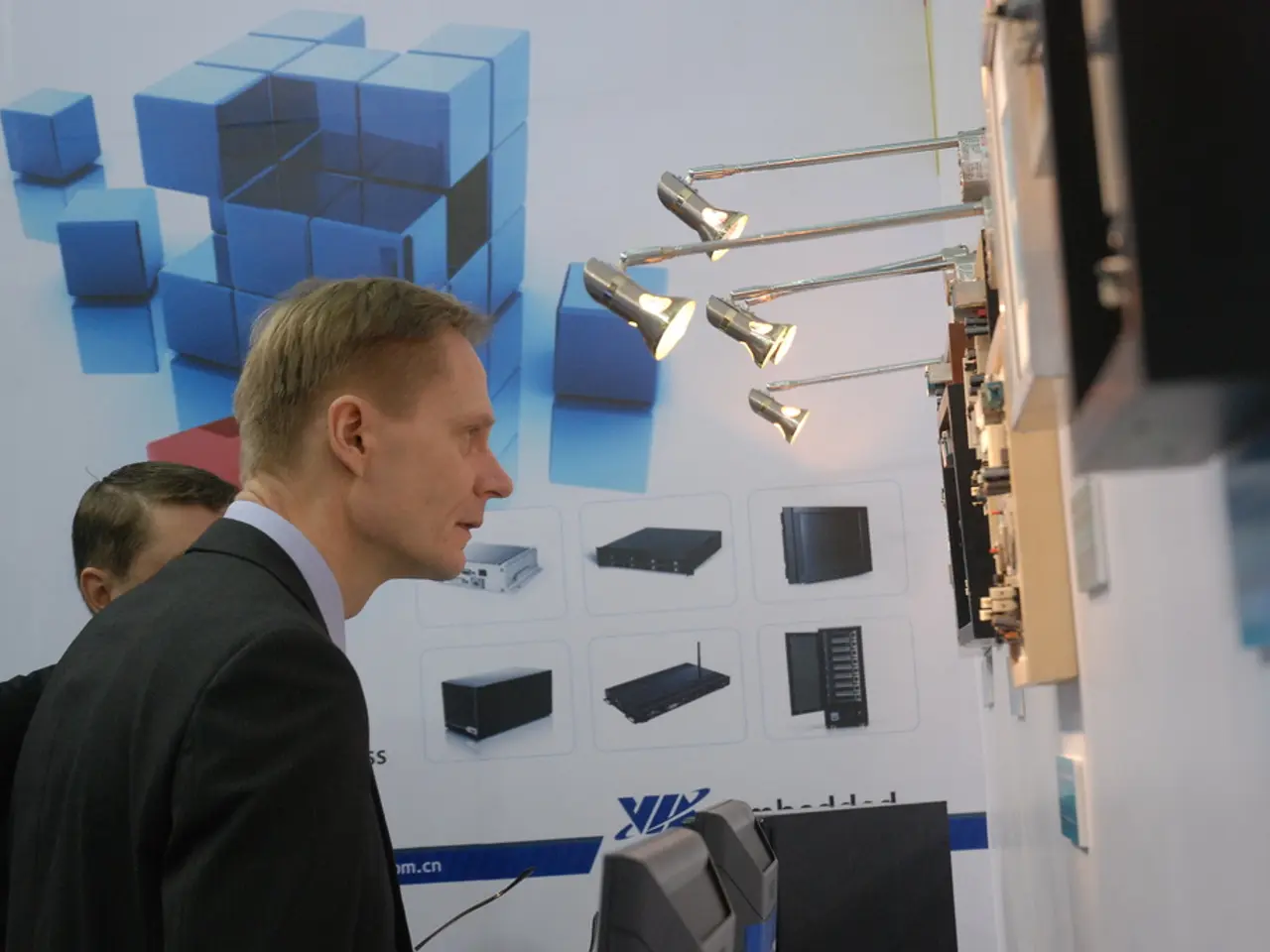 USB-C Rainbow Ranger: Stylish Volt Sensor USB-C Device