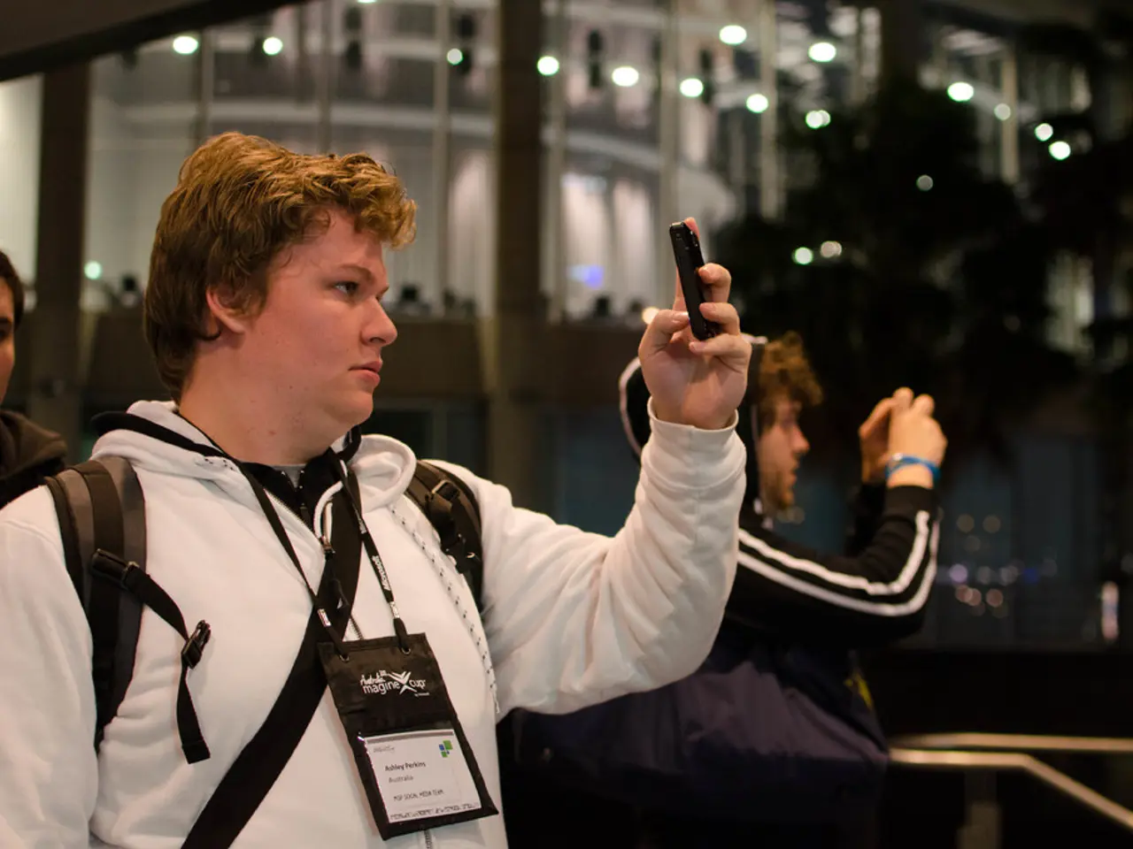 Instagram's newly introduced location sharing function prompts concerns over privacy