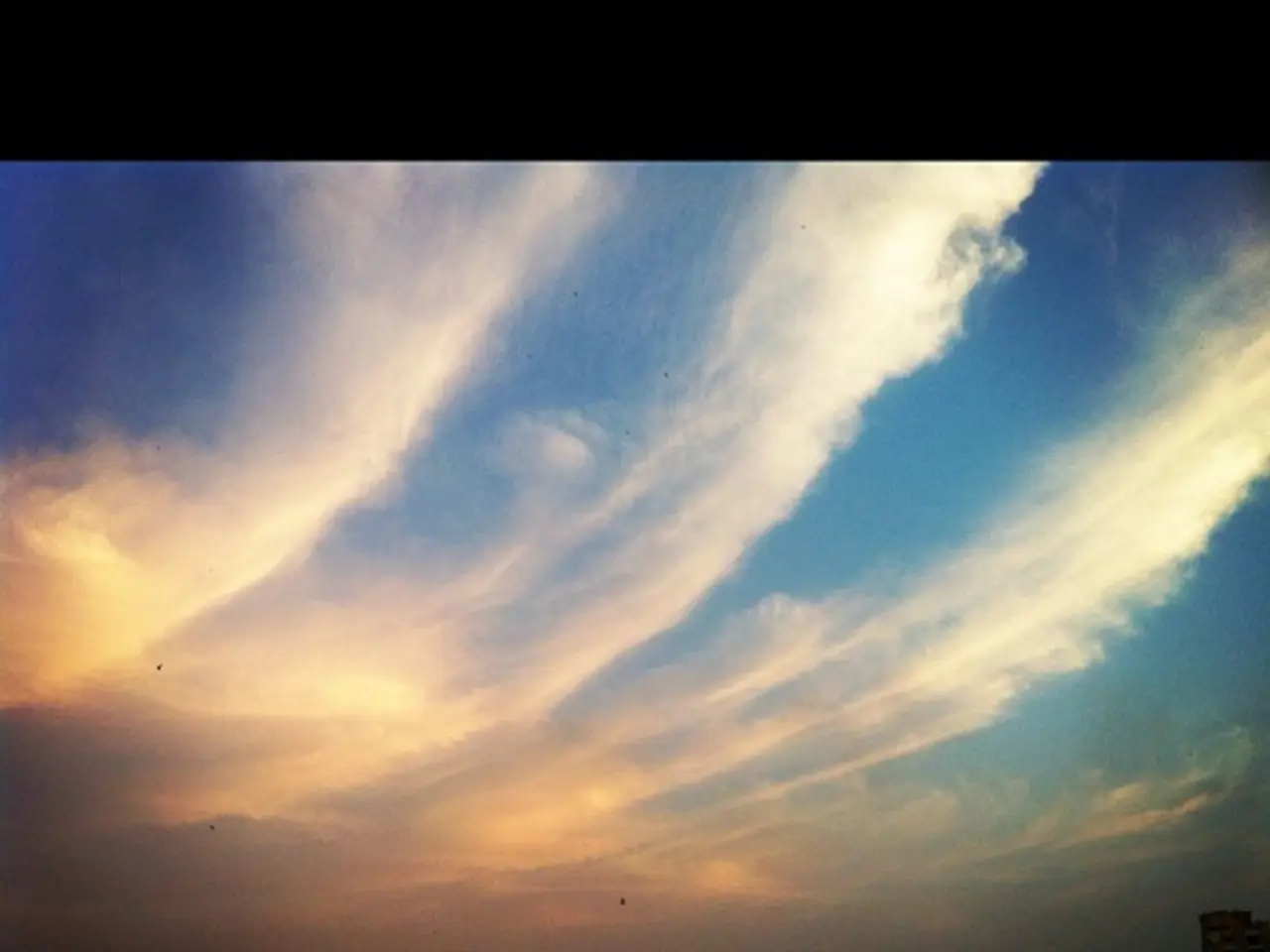 In the image there are buildings in the background and above its sky with clouds.