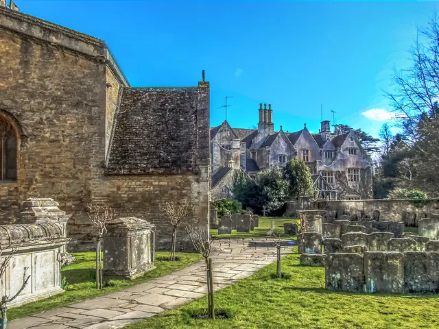 Maui Residence Embraces Sustainable Living through Advanced Solar Architecture