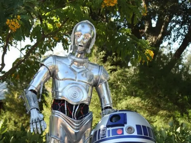 Artificial Intelligence takes over farming duties, replacing weed killers and human laborers.