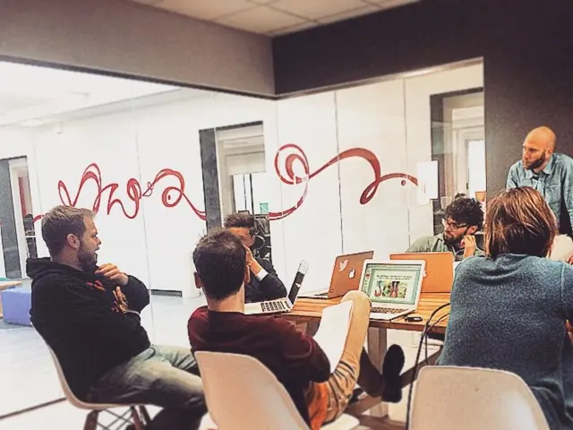 Shaping Tomorrow's Employment: AI Integration in the Workplace