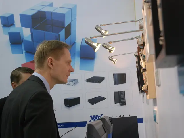 USB-C Rainbow Ranger: Stylish Volt Sensor USB-C Device