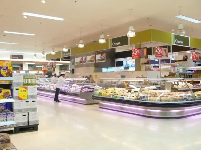 Cardano's price targets a potential $2.40 as it continues to adhere to a historical pattern within...