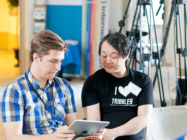 iPhone Transforming into Touchscreen Laptop via Apple Patent