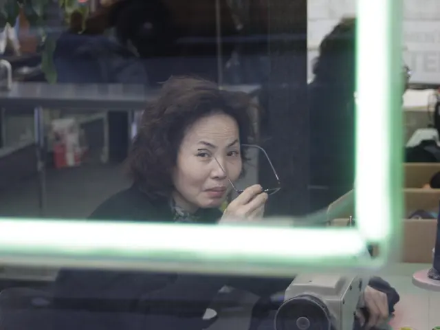 Collaborating with Apparel Producers in India via Maker's Row: A Guide