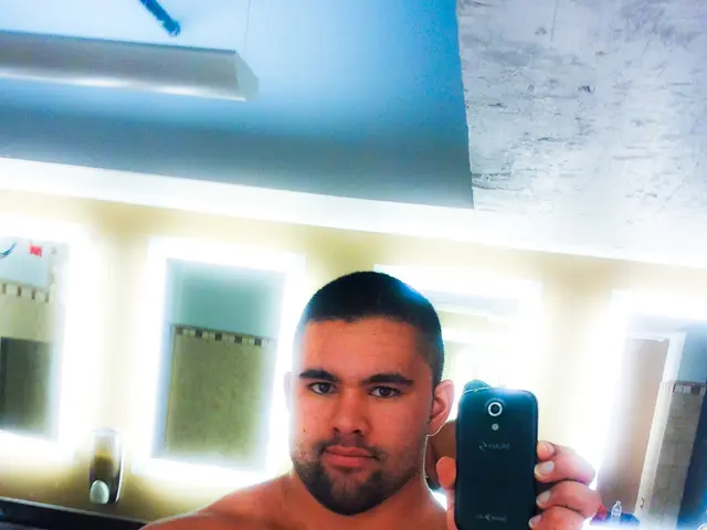 Compared the photography capabilities of the Samsung Galaxy Z Flip 7 with those of the Galaxy Flip...