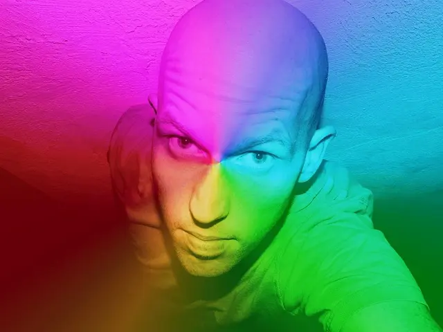 Generate AI-created selfie-style images featuring famous personalities (2025 Prediction)