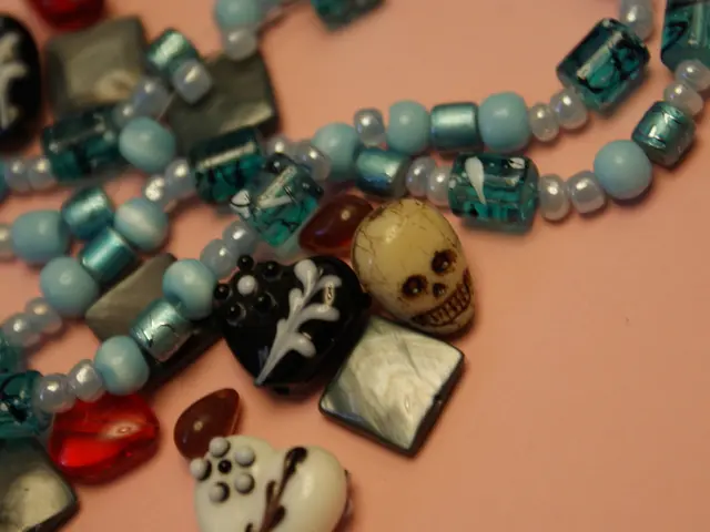 Digital showcase of the jewelry museum, highlighting the works of Herta Gebhart