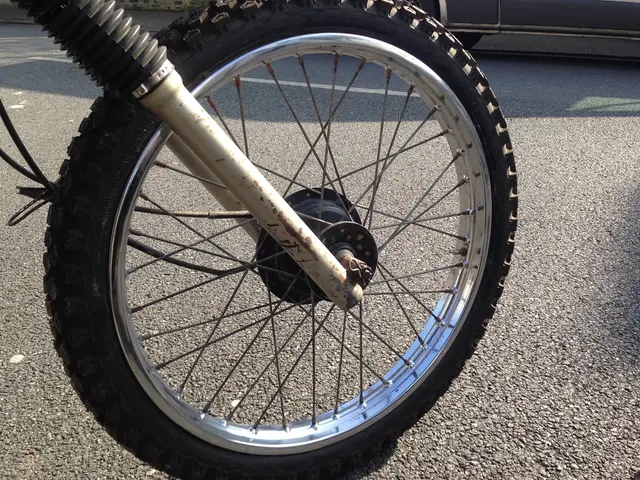 Autonomous trucks provided with intelligent tire technology will be developed through a partnership...