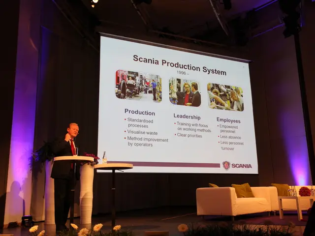 Top 10 Standout Business Pitch PowerPoint Designs for 2025