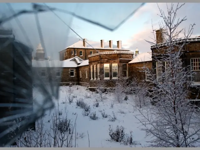 Solar energy generation in winter: Efficiency and functionality of solar panels