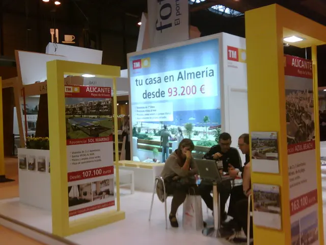 Encouraging insurance clients to visit our digital platform.