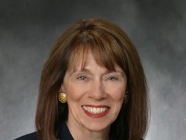 Online Deceit Unveiled: Woman (35) Implicated in Digital Fraud